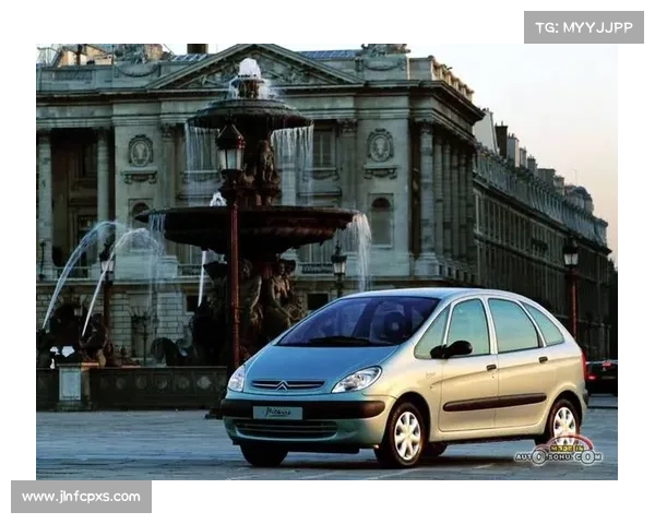 全新雪铁龙毕加索亮相！分体大灯+全景天窗，个性外观真帅气